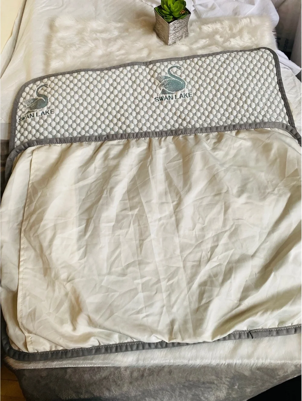 Swan Lake Quilted Pilliow Protector Cover with Elastic Edge
